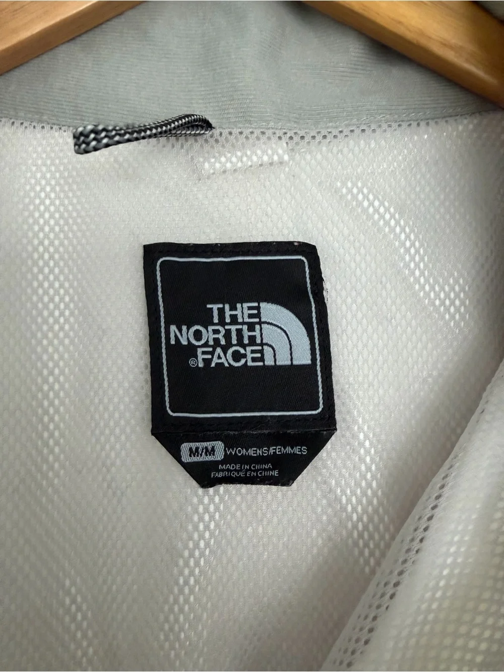 The North Face Resolve Women HyVent White Lightweight Rain Jacket medium gorpcor